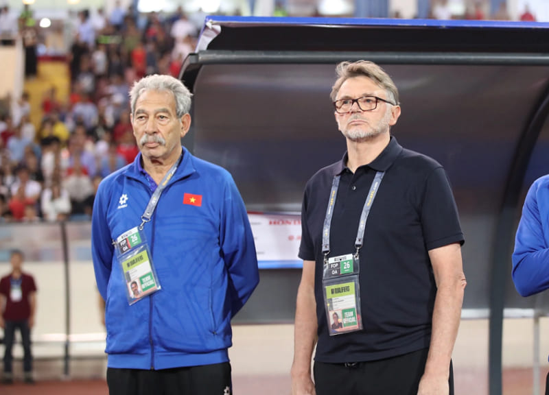 HLV Troussier chia tay đội tuyển Việt Nam sau trận thua trước Indonesia